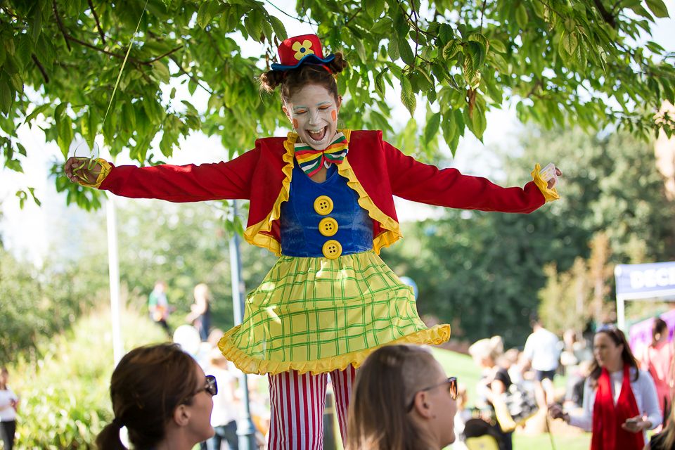 stilt-walker-hire-london-jojofun