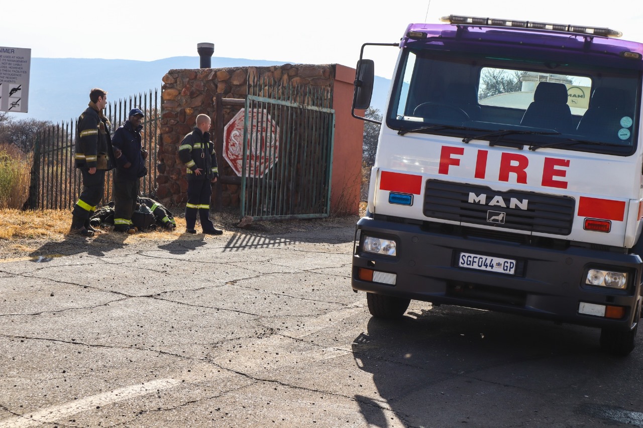 MIDVAAL INTERVENES IN SUIKERBOS VELD FIRE PREVENTING LOSS OF LIFE AND  FURTHER DAMAGE