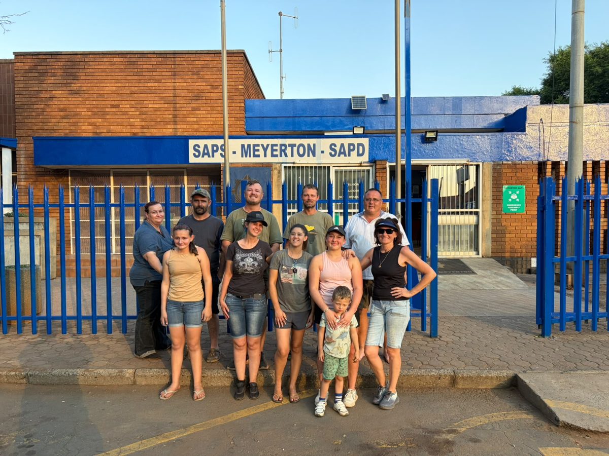 Group of volunteers standing in front of the freshly painted Meyerton police station